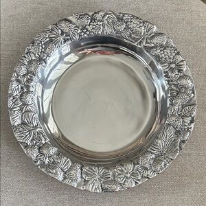 Elegant Cast  Aluminum Grape Vine Embossed Bowl Serving Plate 11.5’ in.